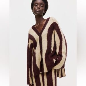 H&M Oversized V-Neck Button Cardigan in Cream & Burgundy Stripes